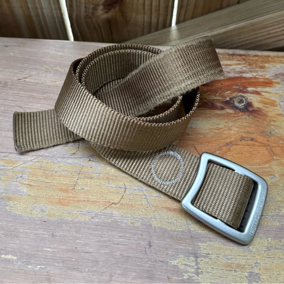 Patagonia Seabird Gray Tech Web Adjustable Belt Buckle Opens Bottles 46.5” - Picture 1 of 9